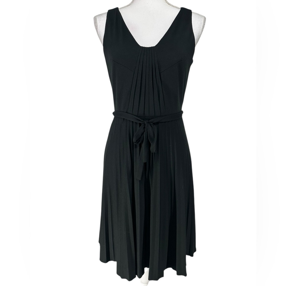 ANN TAYLOR / Black Sleeveless Dress / Pleated Skirt / Size 4P / Goth Emo Office